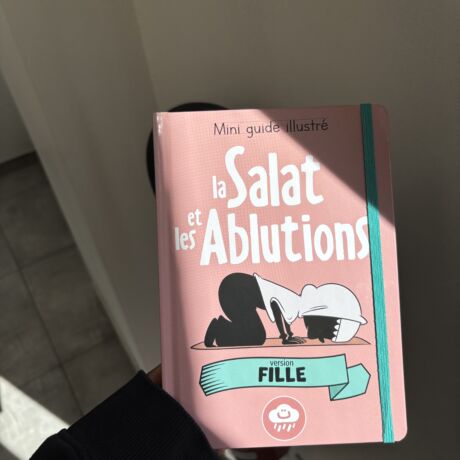 LA SALAT ET LES ABLUTIONS MINI GUIDE ILLUSTRÉ - VERSION FILLES (édition Bdouin)
