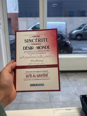 LA LUMIÈRE DE LA SINCÉRITÉ ET LES TÉNÈBRES DU DÉSIR DE CE MONDE - Shaykh Sa'id Al Qahtani (éditions Dar al muslim)